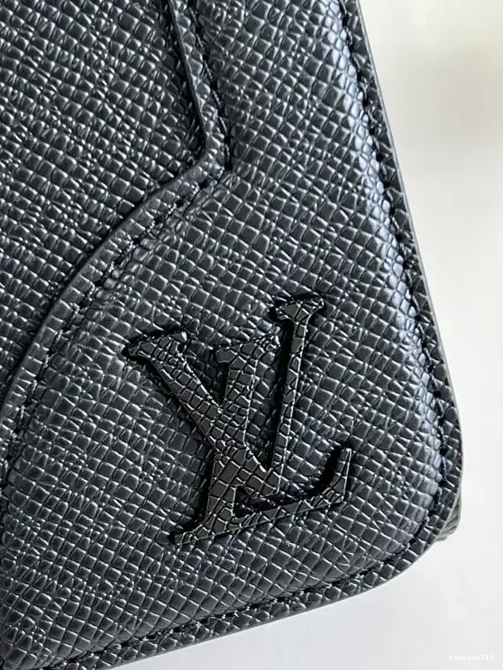 NEW FLAP MESSENGER VUITTON LOUIS 0408